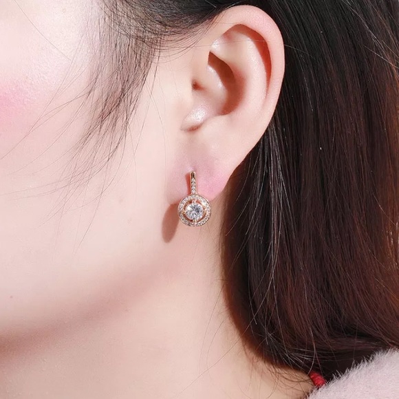 ¥ 18K Yellow Gold Diamond Stud Earrings - Picture 4 of 6